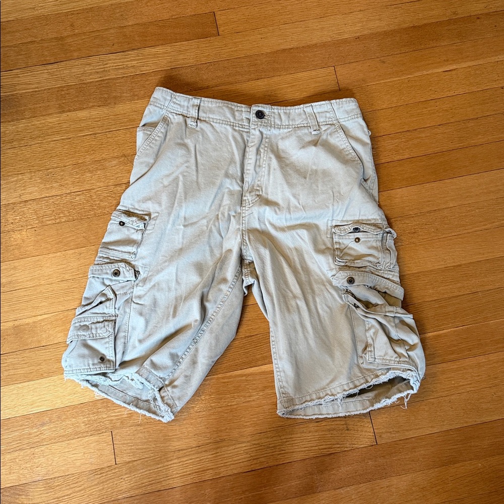 Plugg Men's Tan Cargo Shorts size 34